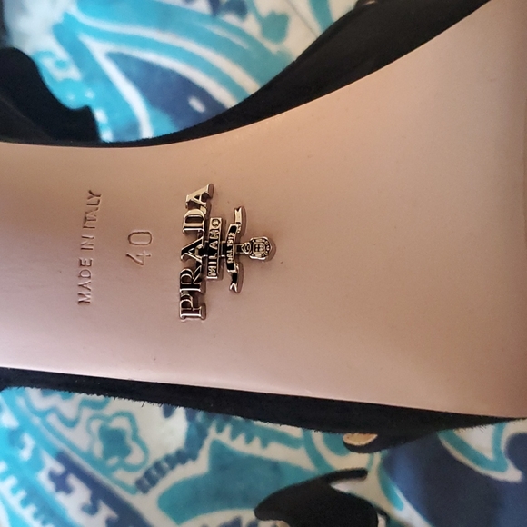 Black suede heel Prada - Picture 5 of 7